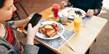 Los beneficios de dejar el teléfono y hablar con la gente